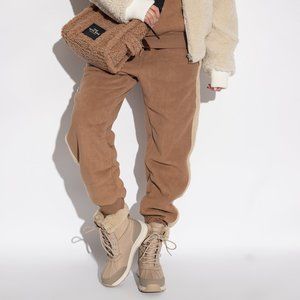 UGG Women's W Adirondack Boot III Snow